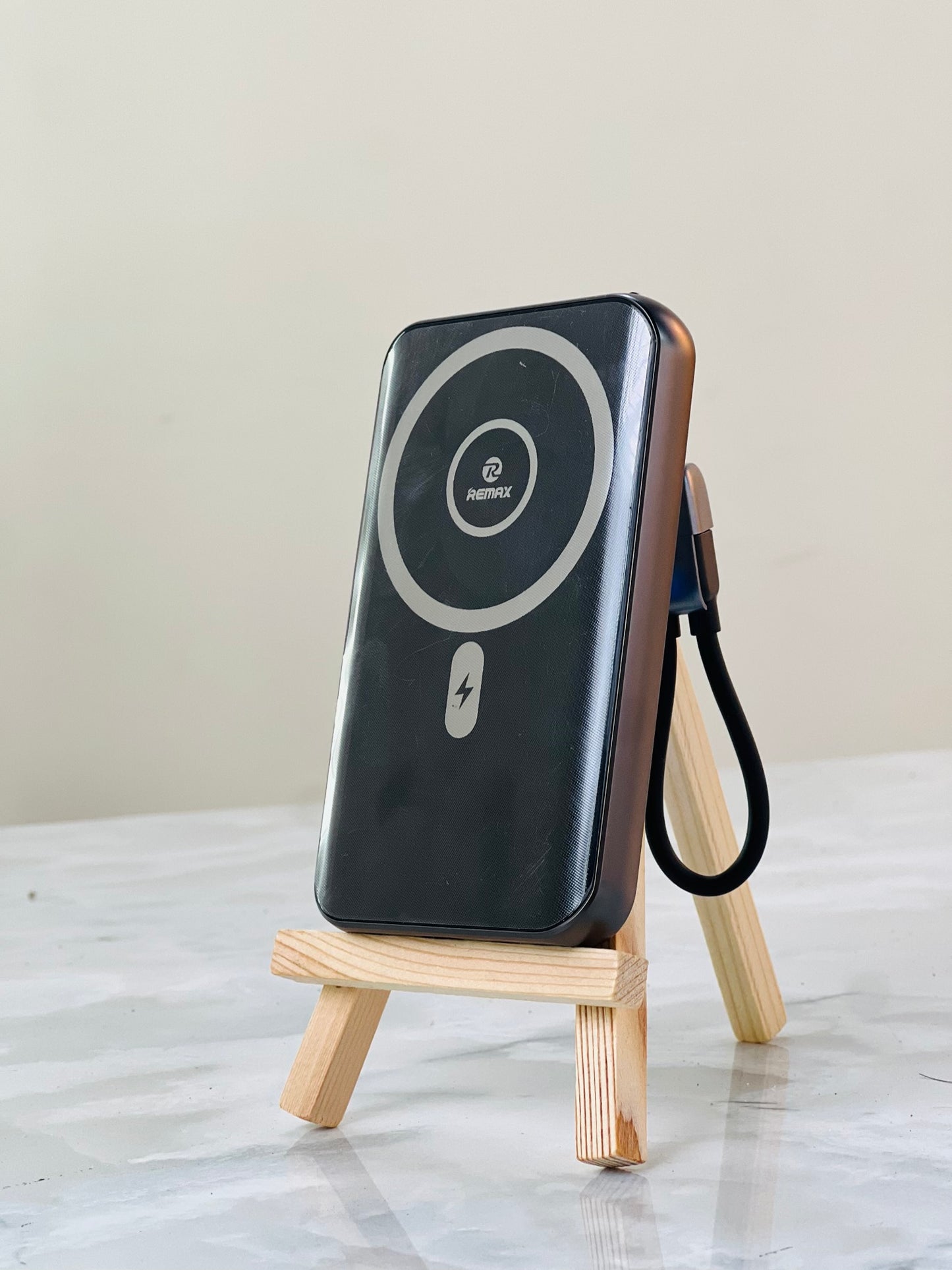 n (power bank + game console), battery capacity, charging speed, and the magnetic/wireless features, making it easy to find for customers searching for tech accessories or gaming gadgets.