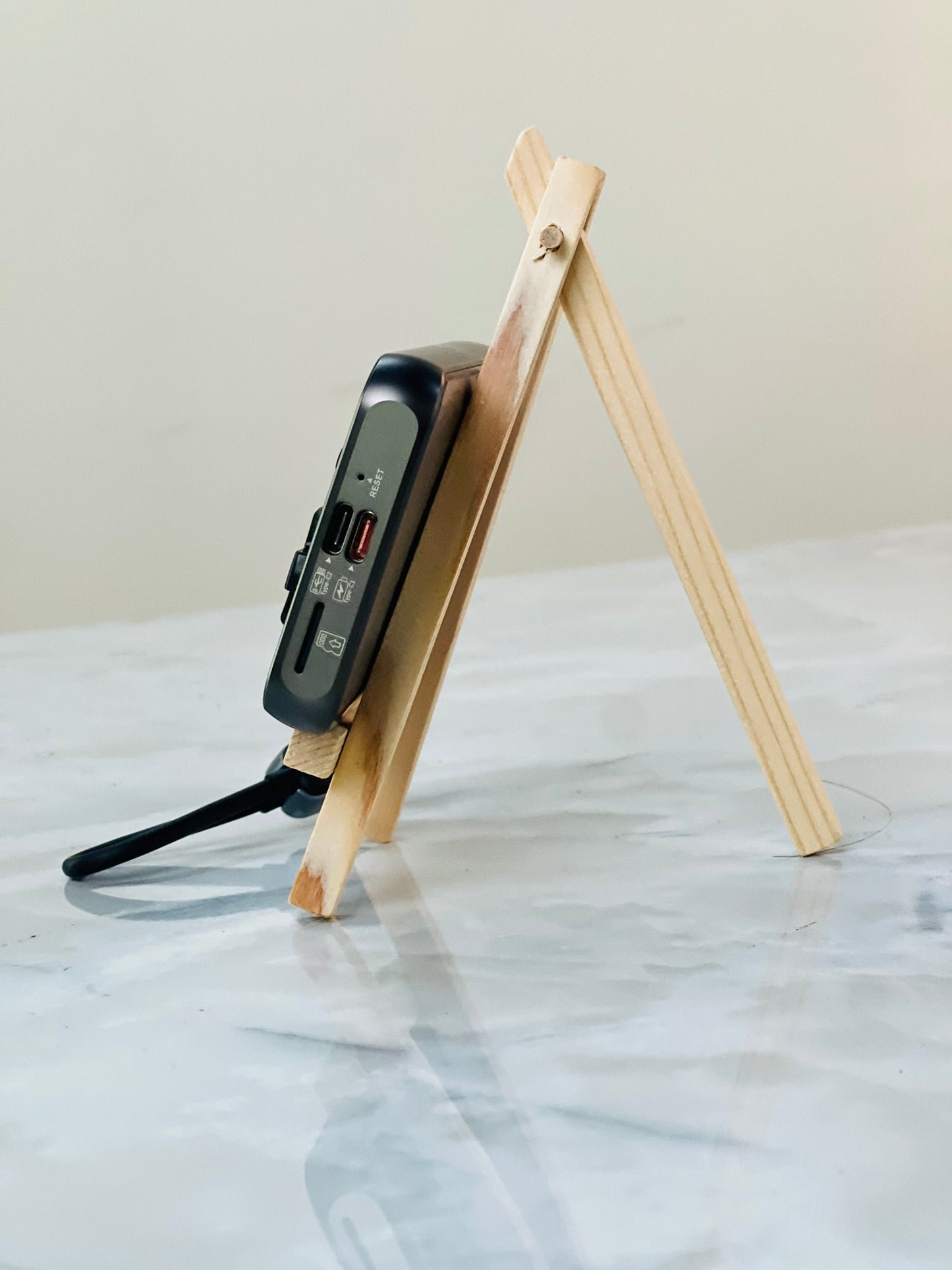 n (power bank + game console), battery capacity, charging speed, and the magnetic/wireless features, making it easy to find for customers searching for tech accessories or gaming gadgets.