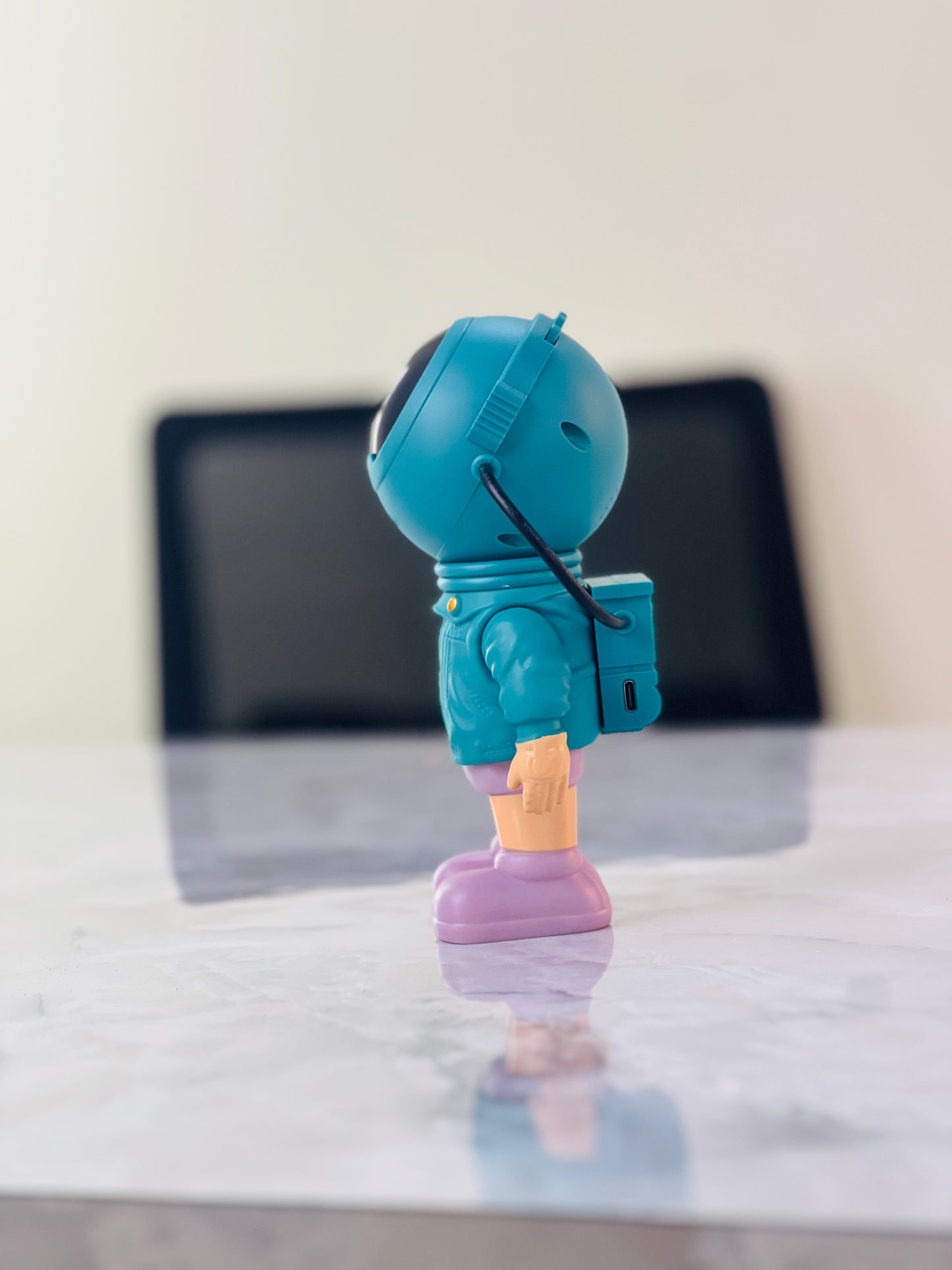 Astronaut Camera Buddy – Cute Space-Themed Collectible Action Figure with Big Lens Head