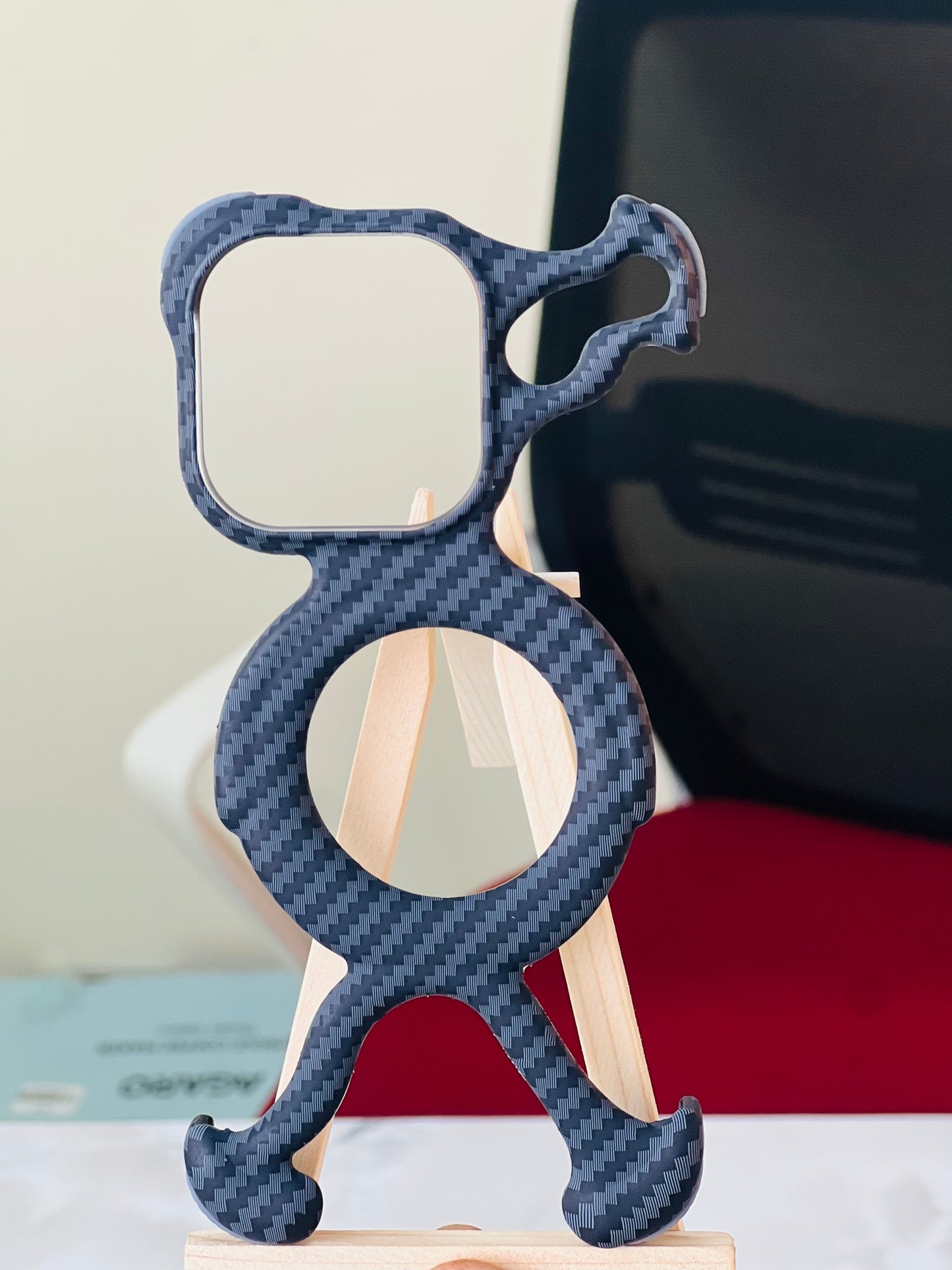 Carbon Fiber Dog Shape Phone Case – Novelty Animal Cover 15 pro