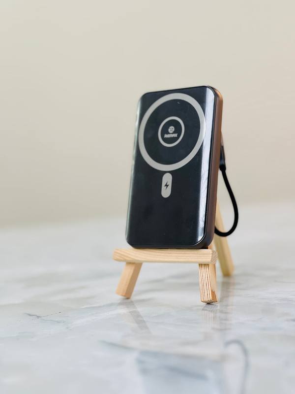 n (power bank + game console), battery capacity, charging speed, and the magnetic/wireless features, making it easy to find for customers searching for tech accessories or gaming gadgets. — photo 3