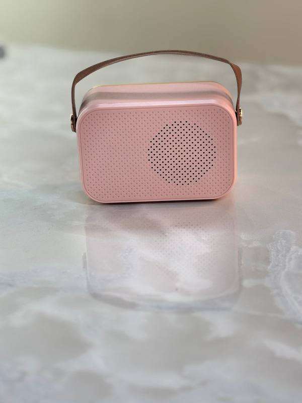 Vintage Pink Portable Bluetooth Speaker – Retro Mini Radio Design with Handle — photo 3