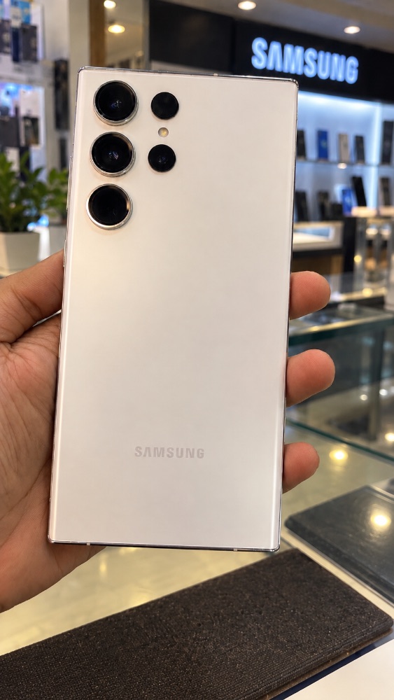 Pre Owned Samsung Galaxy S23 Ultra 5G Smartphone 12GB RAM 256GB Storage | 200MP Camera | 6.8 Inch Dynamic AMOLED 2X Display | S Pen | 5000mAh Battery