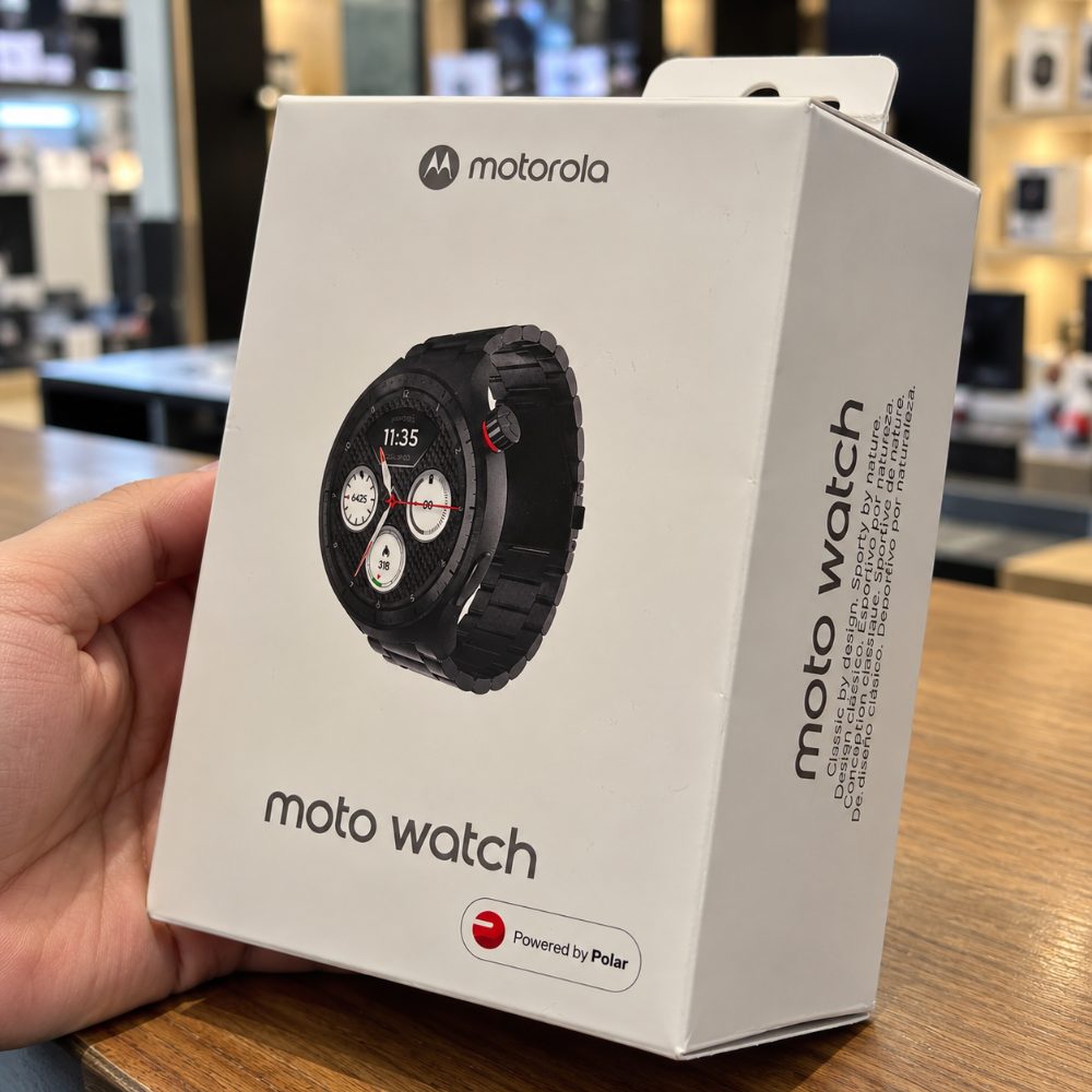 Motorola Moto Watch AMOLED Bluetooth Calling Smartwatch Black — photo 1